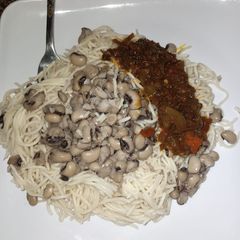 A picture of Spaghetti and beans with sauce.