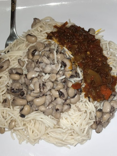 A picture of Spaghetti and beans with sauce.