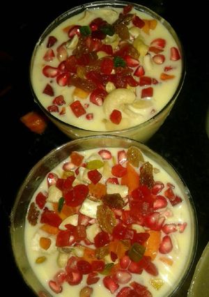 फ्रूट कस्टर्ड ड्राई फ्रूट के साथ (Fruit custard with dry fruits recipe in hindi) रेसिपी मुख्य फोटो