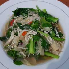 รูปของ Tumis keciwis dan jamur enoki