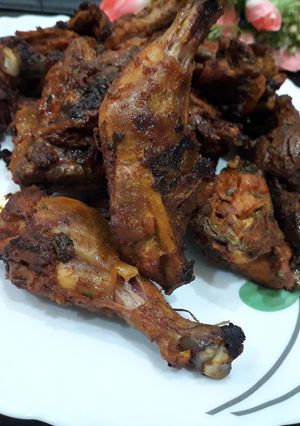 A picture of Roasted chicken leg tikka.