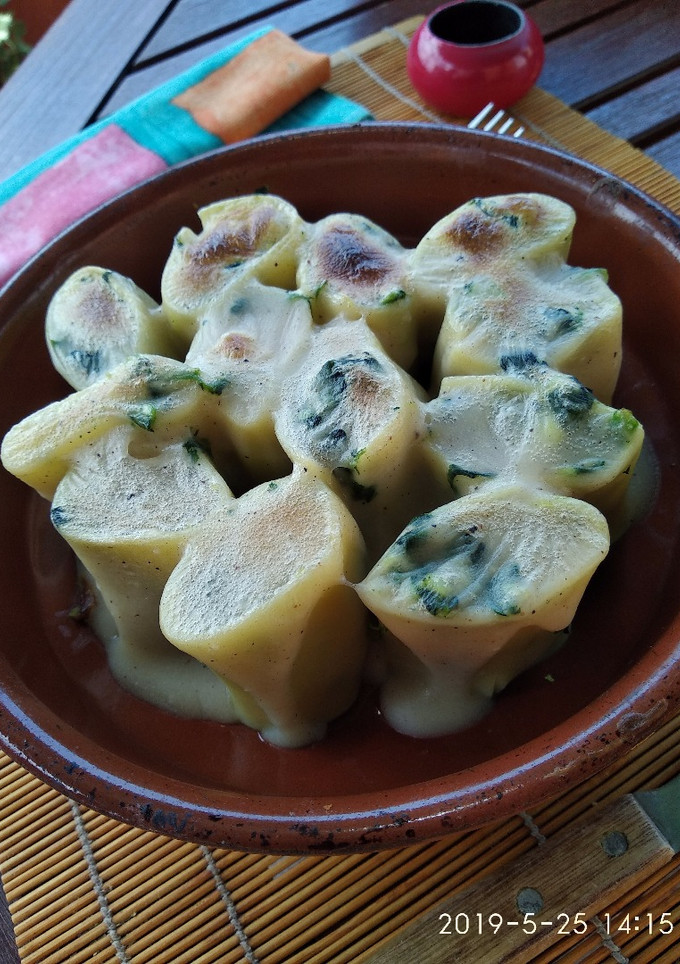 Una foto de Paccheri rellenos de espinacas, merluza y piñones