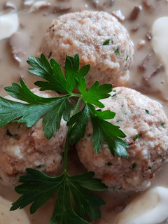 Egyszerű zsemlegombóc recept fotója