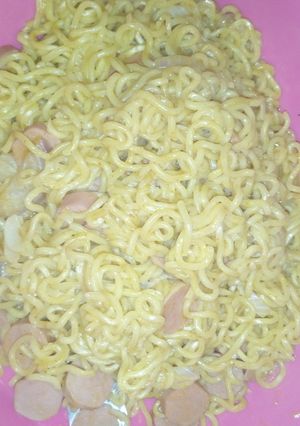 A picture of Indomie sausage.