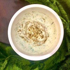 A picture of Mint yogurt chutney.