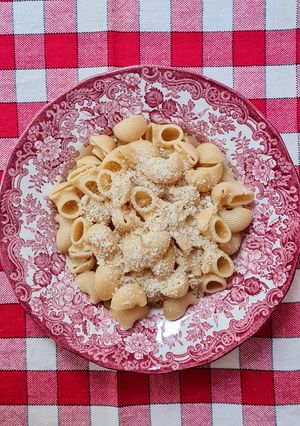 Una foto de Fideos con aceite y queso 🍝 un básico para salir del paso, aquí con tips "metabólicos"
