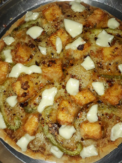 A picture of Butter Paneer pizza.