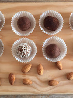 Foto principal de Bolitas Raw de almendra y cacao
