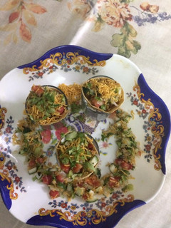 पापड़ कोन चाट (Papad Cone Chaat recipe in Hindi) रेसिपी मुख्य फोटो