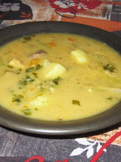 Una foto de Sopa de avena con hueso de res