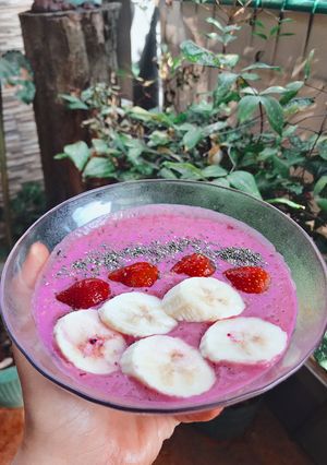 Foto resep Smothies bowl buah naga, guava, strawberry