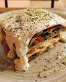 Lasaña de champiñones, acelgas y tomate seco en aceite con bechamel de gorgonzola