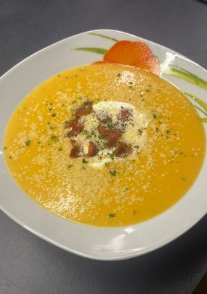 Édes burgonya krémleves, bacon chipsel recept fotója