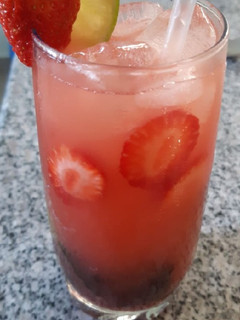 Una foto de Mojito de fresa a mi estilo