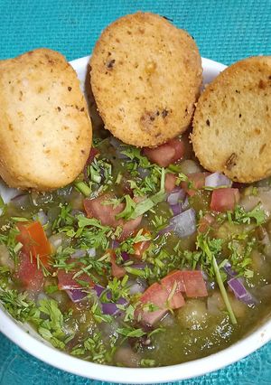 A picture of Sprouts Salad With Melon Dressing.