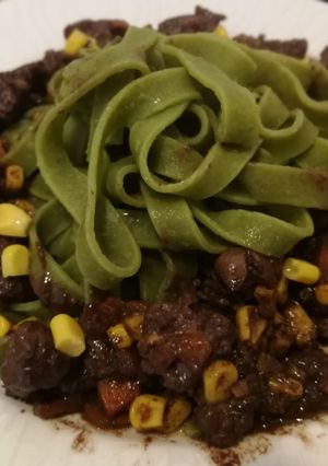 Una foto de Tagliatelle de espinaca con hígado de pollo al Oporto