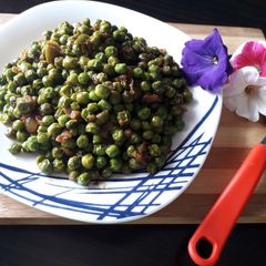 A picture of Green peas gughni.