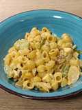 Pasta corta con pulpo en salsa especial