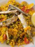 Paella con boquerones, plato de Semana Santa