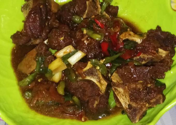 Resep Tulang sapi masak kecap oleh Nurraya Chaudhary - Cookpad