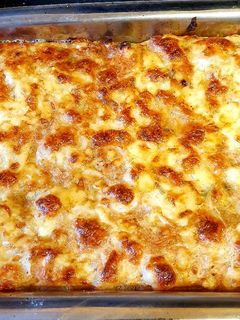 Krumplis, paprikás és újhagymás rakott recept fotója