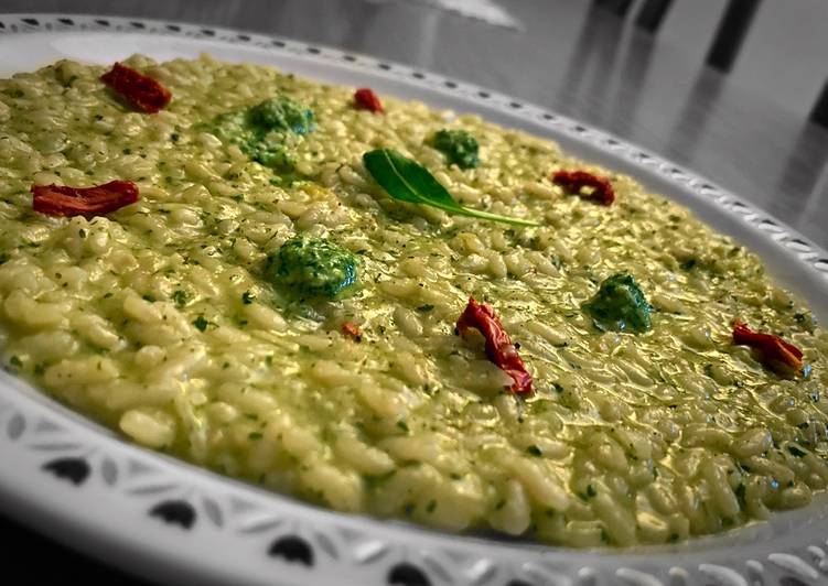 Recetta di Perfect Risotto al pesto di rucola e pomodorini secchi