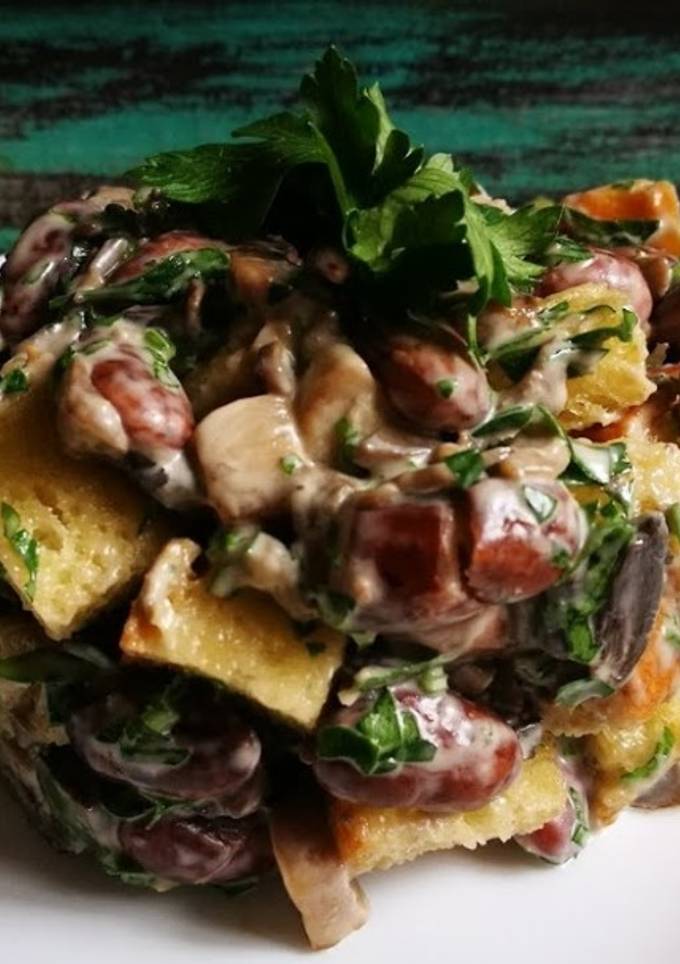 Салат с фасолью и грибами