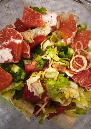 Grapefruit saláta mákos dresszinggel recept fotója