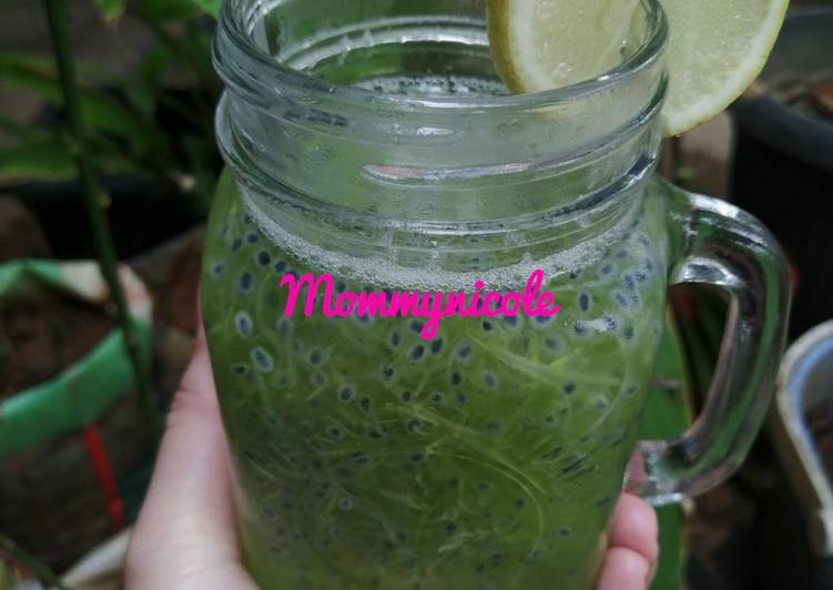 Langkah Mudah untuk Menyiapkan Es timun selasih yang Enak