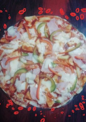 Una foto de Pizza con piña y pimiento en microondas