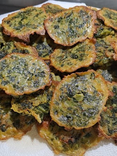 Una foto de Buñuelos de acelga al horno súper fáciles sin tacc