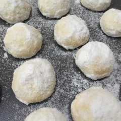 รูปของ Bola2 putri salju keju lumer