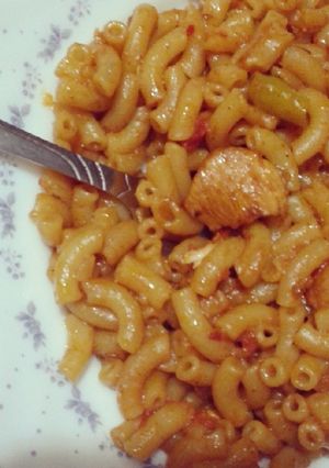 A picture of Chicken Tikka macroni.