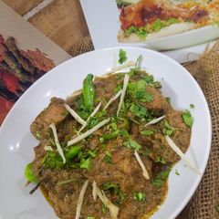 A picture of Haryali chicken karahi.
