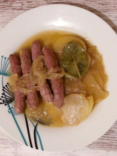 Una foto de Salchichas frescas encebolladas