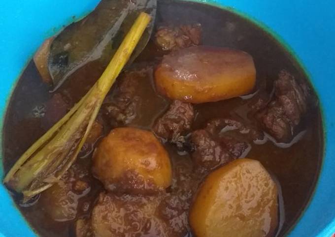 Semur daging kentang