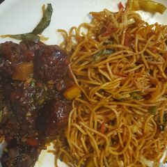 A picture of Garlic Noodles.