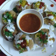 A picture of Schezwan dahi puri.
