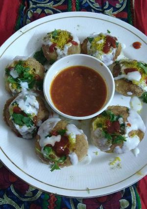 A picture of Schezwan dahi puri.