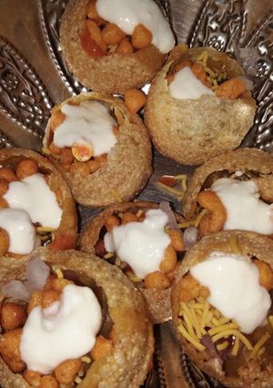 A picture of Dahi puri.