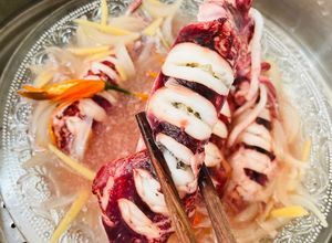 Hình của món Mực hấp gừng hành.