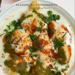 A picture of Dahi wada.