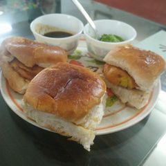 A picture of Mumbai Special Vada Pav.