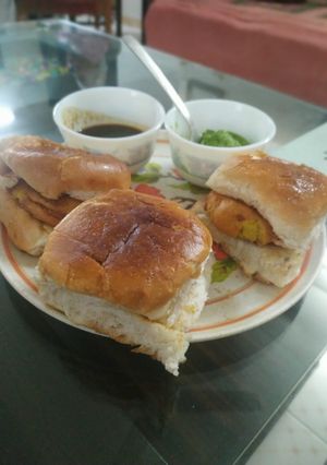 A picture of Mumbai Special Vada Pav.