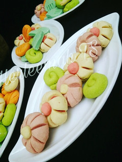 A picture of Colourful cookies.