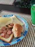 Pan con salchicha para desayunar