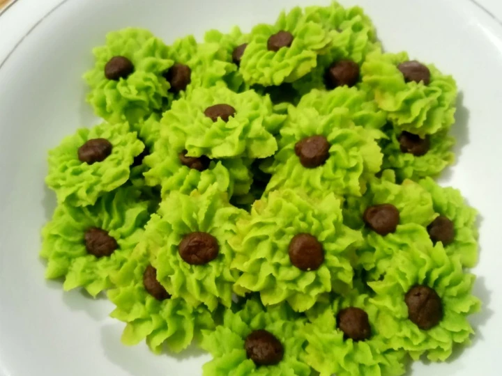 Langkah Mudah untuk Menyiapkan Resep Kue semprit pandan yang Lezat Anti Ribet, Menggugah Selera
