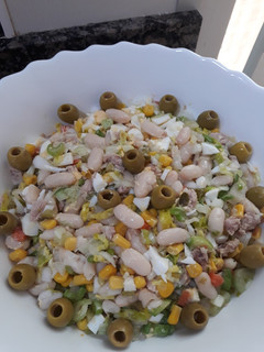 Una foto de Ensaladilla de alubias blancas