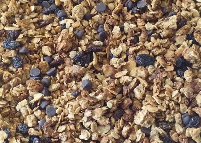 Easiest Way to Make Super Quick Homemade Peanut Butter Granola