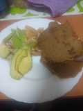 Filetes de ternera empanados y fritos con ensalada de escarola